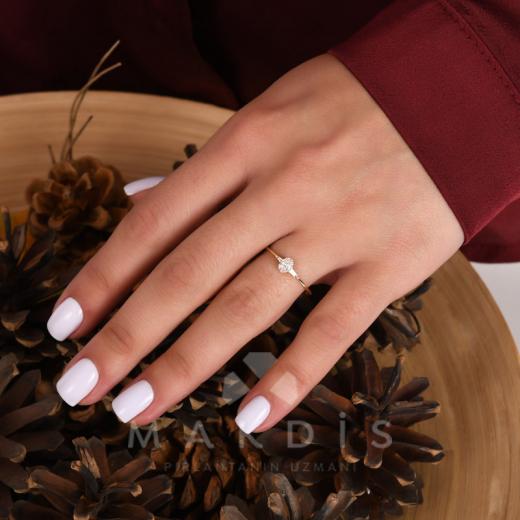 Oval 0.30 Karat Tektaş Yüzük