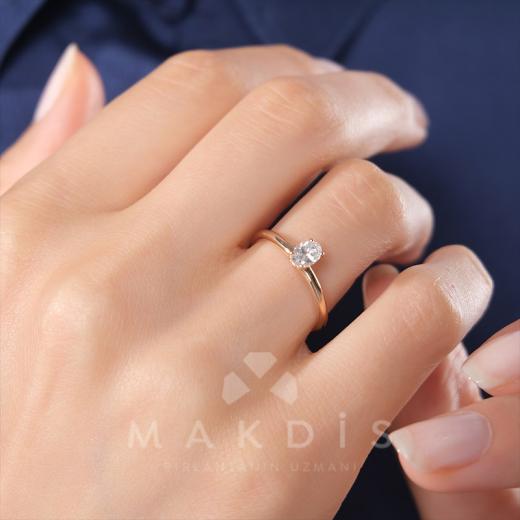 Oval 0.30 Karat Tektaş Yüzük
