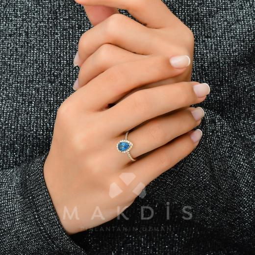 1.68 Karat London Blue Yüzük