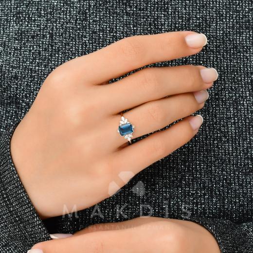 2.18 Karat London Blue Yüzük